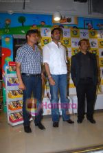 Abhishek Bachchan at Dum Maro Dum DVD launch in Shoppers Stop, Mumbai on 4th June 2011 (7).JPG